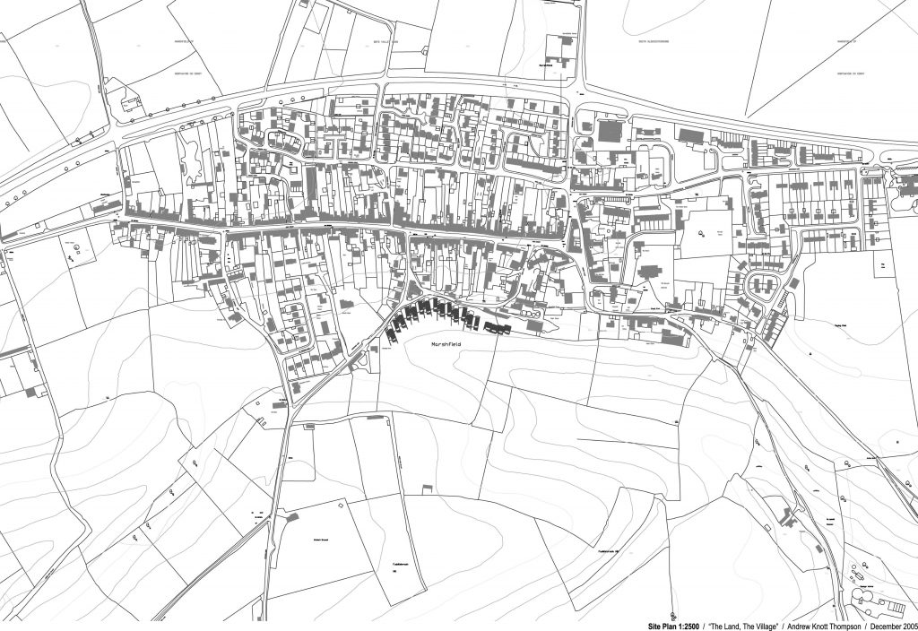 Marshfield, nära Bath i sydvästra England, är ett ovanligt välbevarade marknadsby med byggnader och gator från 1600- och 1700-talet. Byns tomtgränser är tidstypiska "burgage plots", långsmala tomter som alla angränsar huvudgatan, som skapar en väldigt specifikt form och känsla. Detta konceptprojektets uppdrag var att rita ett antal nya bostäder i byn, vilket väckte frågor om förhållningssättet till det historiska miljön, lokala konstruktionsmaterialen och placering i byn. Hur skapar vi något med stark relation till sin plats och omgivningen, som samtidigt är stolt över nutiden?